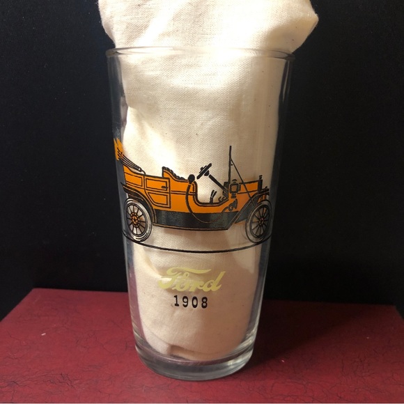 Vintage Hazel-Atlas Glass Co., Featuring An Early 1908 Ford & A 1913 Chevrolet - Picture 3 of 16